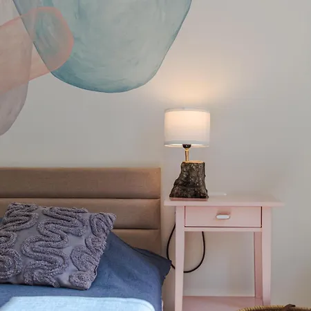 Little Perfection - Super King Size Bed - Wifi 200 Mbp Апартаменты София